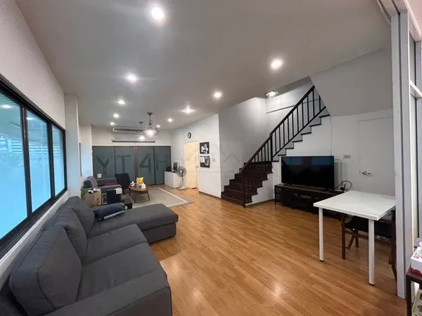 ให้เช่าโฮมออฟฟิส 3 ชั้นขนาดใหญ่ 48.5 ตรว. 5 ห้องนอน หมู่บ้านศรีวรา ทาวน์อินทาวน์ ใกล้เล่ียบด่วน