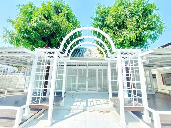 ให้เช่าบ้านเดี่ยว 2 ชั้น 3นอน 2 น้ำ ใจกลางเมือง มีบ้านสองหลังในรั้วเดียวกัน พื้นที่กว้าง ทำเลปากเพรียว ขนส่งสระบุรี 1.2 