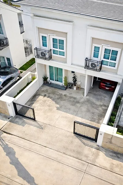 ลาดสวาย.ฟิวเจอร์พาร์ค รังสิต ม.ธรรมศาสตร์ ศูนย์รังสิต 3 กม.ทาวน์โฮมหลังมุมให้เช่า 3 นอน 2 น้ำ 28 ตร.ว เครื่องใช้ไฟฟ้าครบ