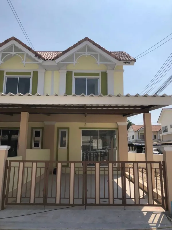 พานทอง ชลบุรี ทาวน์โฮม  2 ชั้น