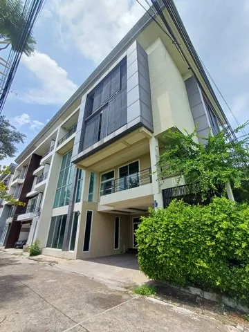 ให้เช่าโฮมออฟฟิต4ชั้นห้องมุม 600 ตร.ม.ย่านรามอินทราใกล้แฟชั่นไอแลนส์,MRTวงแหวนรามอินทรา