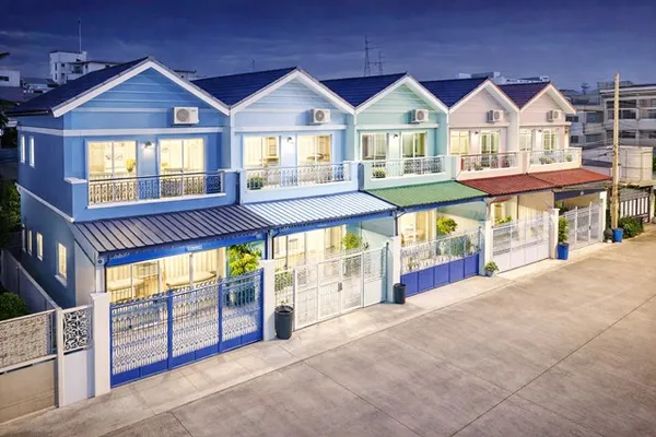 ทาวน์เฮ้าส์ให้เช่า 2 ชั้น 2 นอน ตลาดกำนันแม้น 1 กม. 16 ตร.ว. 138 ตร.ม. Big C กัลปพฤกษ์ 2.4 กม. Makro กำนันแม้น24-32