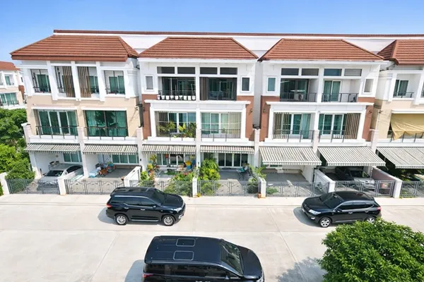 รัชดา เหม่งจ๋าย บ้านกลางเมือง 3 ชั้น สไตล์หรู 4 นอน ประชาอุทิศ เดอะซีน ทาวน์ อิน ทาวน์