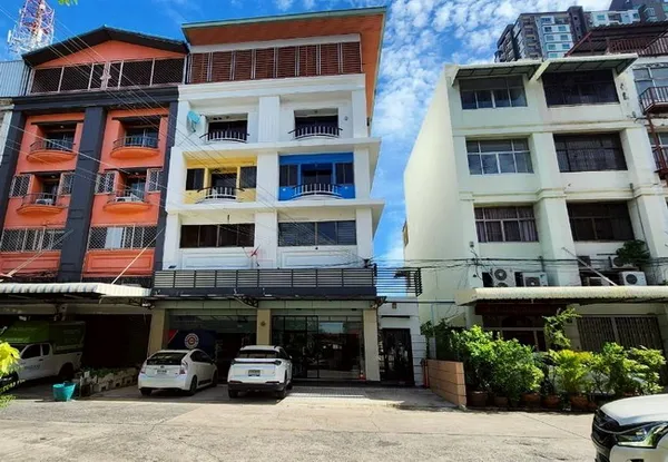 ขายอาคารพาณิชย์ ใกล้ไปรษณีย์บางซื่อ ถนนกรุงเทพ-นนทบุรี เขตบางซื่อ กรุงเทพมหานคร