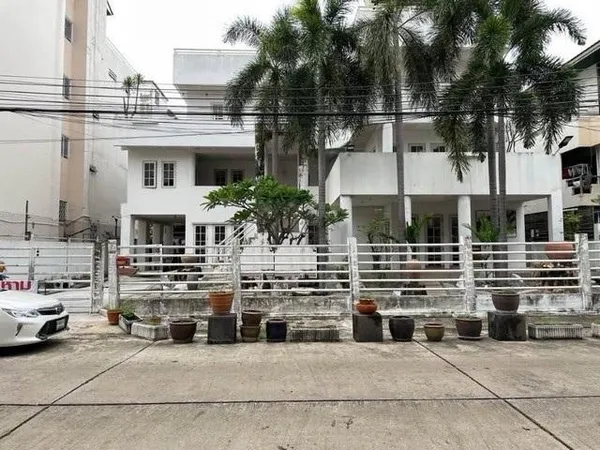 ขายบ้านเดี่ยว 4 ชั้น 120 ตร.ว. ในหมู่บ้านทาวน์อินทาวน์ ใกล้ the scene ทาวน์อินทาวน์