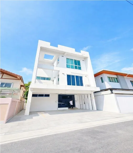 BTS ทองหล่อ 2.34กม. โฮมออฟฟิศให้เช่า 5นอน 4 น้ำ ซอยเพชรบุรี 41-49 พระราม9 RCA รพ.กรุงเทพ 900 ม. MRTเพชรบุรี 2กม.50ตร.ว.7