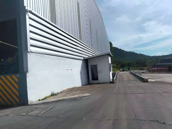 ให้เช่าโกดังศรีราชาชลบุรี ให้เช่าโกดังขนาด 3,000 ตรม. ผังสีเหลือง อยู่ใน free zone ห่างท่าเรือเเหลมฉบัง 25 km.