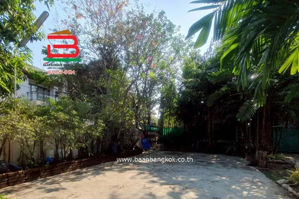 ที่ดินเปล่าในหมู่บ้านผกามาศ (St. Andrews International School ) เนื้อที่ 89.7 ตรว. แขวงสวนหลวง เขตสวนหลวง