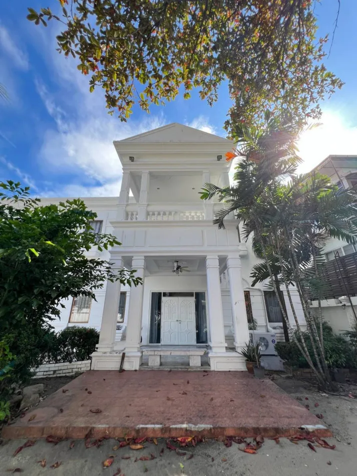 ให้เช่าบ้านเดี่ยว Sukhumvit Villa 9 ห้องนอน 170 ตร