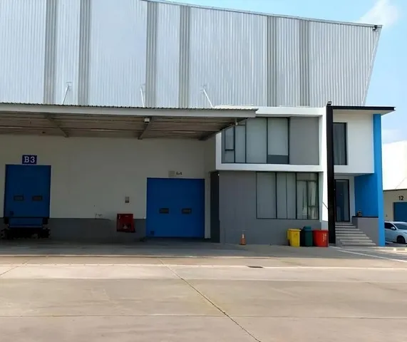 ให้เช่าโกดังถนนบางนา- ตราดฉะเชิงเทรา ให้เช่าโกดังขนาด 2,457 ตารางเมตร เหมาะสำหรับเป็นศูนย์กระจายสินค้า หรือคลังสินค้า