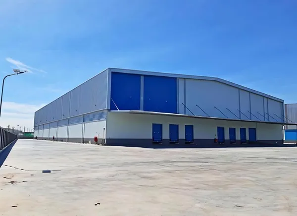 ให้เช่าโกดังถนนบางนา- ตราดฉะเชิงเทรา ให้เช่าโกดังขนาด 7,415 ตารางเมตร หมาะเป็นศูนย์กระจายสินค้า หรือคลังสินค้า