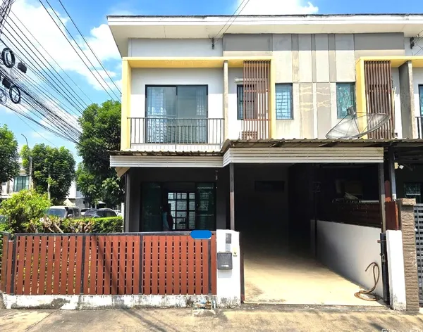ขายด่วน! ทาวน์โฮม 2 ชั้น บ้านหลังมุม พื้นที่กว้าง  หมู่บ้าน เดอะคอนเนค 28 วัชรพล - เพิ่มสิน
ทำเลดี โอกาสดีแบบนี้ไม่ได้มีบ่อย นัดดูบ้านได้ทันที ใครหาอยู่ รีบจองเลยคร๊าบ!!