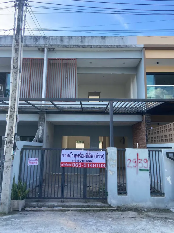 ขายทาวน์เฮ้าส์ 2 ชั้น (ขายตามสภาพ) ทำเลดี หมู่บ้านนคราศิริ ซอยทุ่งกลม-ตาลหมัน19 จังหวัดชลบุรี