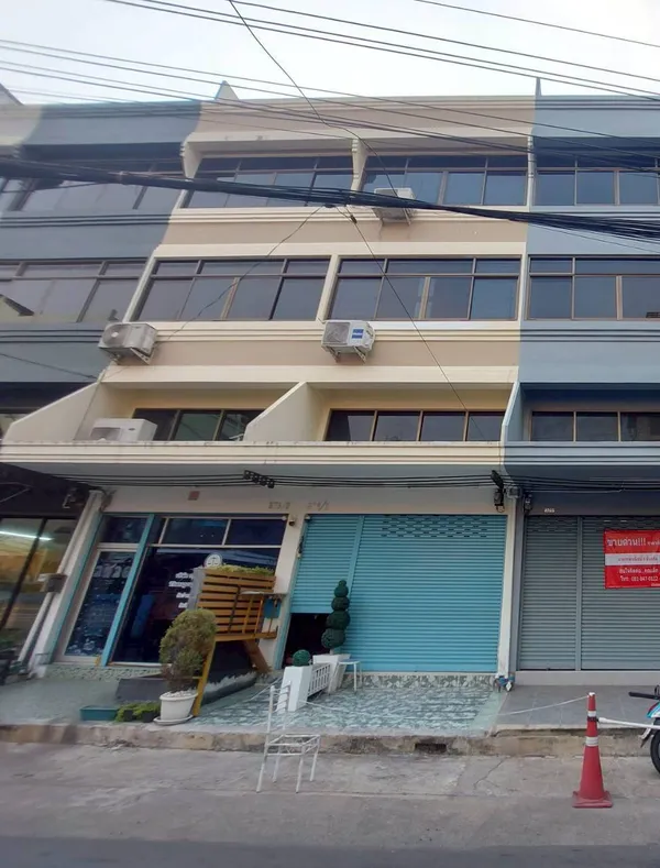 ขายอาคารพาณิชย์ 3 ชั้นครึ่ง 2คูหา ซอยลาดพร้าว132 (วัดกลาง)