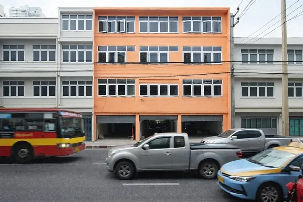 อาคารพาณิชย์ให้เช่า 4 ชั้น 1 นอน 1 น้ำ ใกล้เกตเวย์บางซื่อ 1.4 กม. MRT วงศ์สว่าง 600ม. ติดถนนใหญ่ 160 ตร.ม.