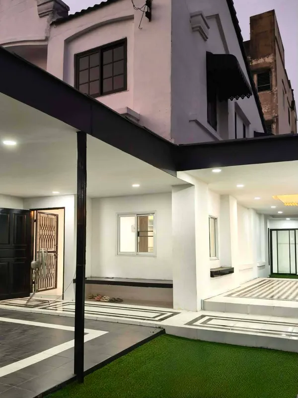 ขายถูกมาก!! ทาวน์เฮ้าส์ 2 ชั้น หลังมุม รีโนเวทใหม่ อ.บางปะอิน จ.อยุธยา ซอยตลาดประตูน้ำพระอินทร์