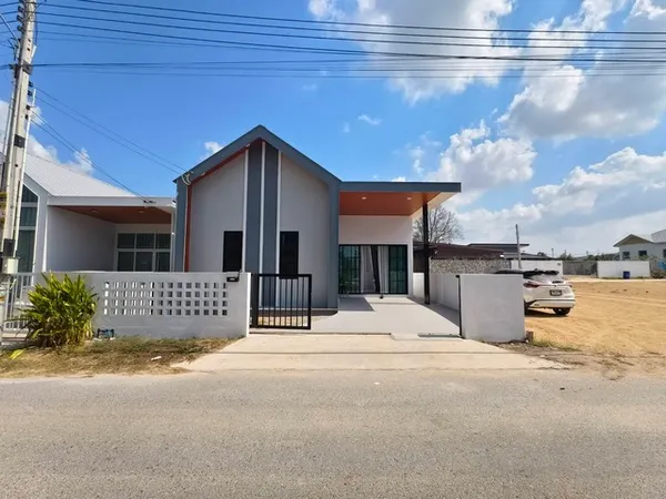 ขายบ้านเดี่ยวบ้านมือ1ตกเเต่งพร้อมเข้าอยู่ สไตล์นอดิกส์ พิกัด โป่ง-ห้วยยายมุก 1/5 ตำบลโป่ง อำเภอบางละมุง ชลบุรี