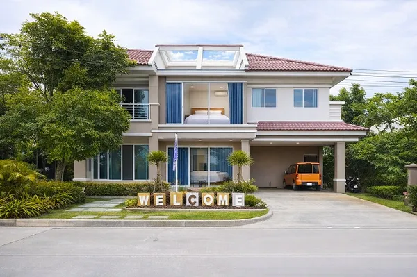 ร่มเกล้า สุวรรณภูมิ RIS ซอยมิสทีน มอเตอร์เวย์ ให้เช่าคฤหาสน์พลูวิลล่า 4นอน Sunroof รับแสงธรรมชาติ 3น้ำ วิวติดสระว่ายน้ำ