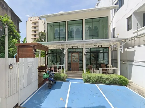 ให้เช่าอาคาร 2 ชั้น 300 ตรว. ซอยเอกมัย 24 สุขุมวิท 63 เช้าซอยไม่ลึก ใกล้ถนนใหญ่ปากซอย เหมาะอยู่อาศัย ทำออฟฟิศ คาเฟ่ หลาย