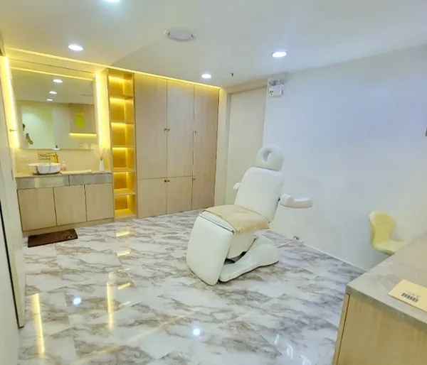 BTS อโศก 650 ม เซ้งขาดทุน คลีนิคความงาม ในห้าง BTSนานา 400ม. คอนโดมิกซ์ยูส ออฟฟิศคอนโด .100 ตร.ม.ทำเลใจกลางสุขุมวิท