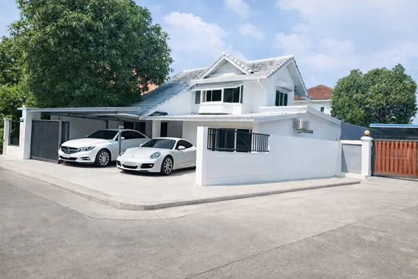 รายล้อมโรงพยาบาลเกษมราษฏร์ ทะเลสาบ 65ตร.วา 265 ตร.ม. ให้เช่าบ้านเดี่ยว 2 ชั้น หัวมุม 3-4นอน 3น้ำ ใกล้ MRT สัมมากร 1กม.