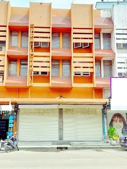 ทำเลดี ติดถนนใหญ่ คลีนิค ร้านมือถือ แฮปปี้แลนด์ MRTบางกะปิ 1.5กม. 6นอน ให้เช่าอาคารพาณิชย์ 3ชั้น 2คูหา 38ตร.วา. 450ตร.ม.