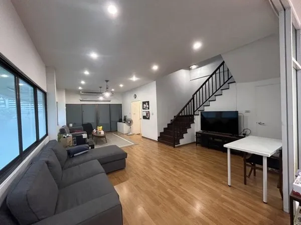 ให้เช่าทาวน์โฮม 3 ชั้น 48.5 ตร.ว. ศรีวรา ทาวน์อินทาวน์ ลาดพร้าว 94 ( ไม่รวมเฟอร์นิเจอร์ )