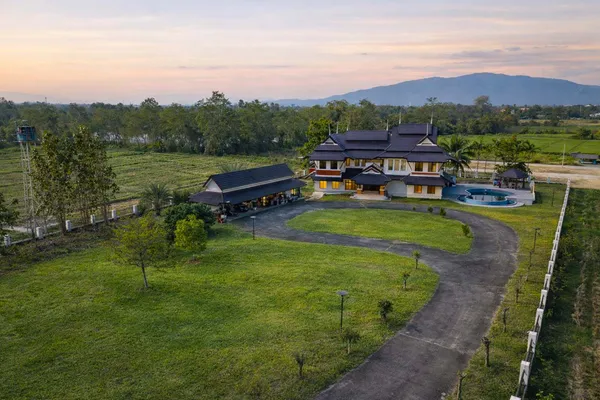 บ้านสวนส่วนตัวหลังใหญ่ พร้อมสระว่ายน้ำ บรรยากาศเงียบสงบ