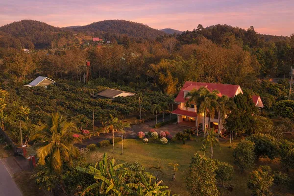 บ้านพักส่วนตัววิวภูเขา พร้อมสวนลำไย 84 ต้น ใกล้สนามกอล์ฟ, เชียงใหม่