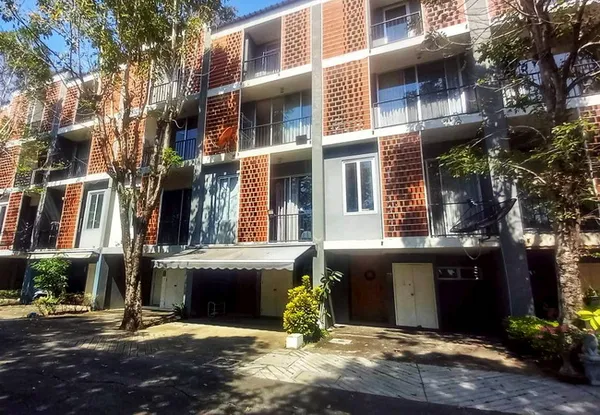 ขายทาวน์เฮ้าส์ หมู่บ้านไซมิส บลอสซั่ม แอท แฟชั่น ซอยรามอินทรา 64 คันนายาว กรุงเทพมหานคร