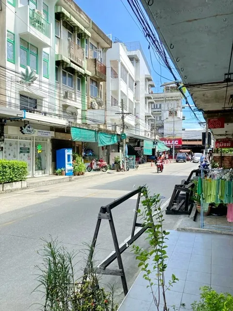 อาคารพาณิชย์ 3 ชั้น ทำเลค้าขาย ใจกลางสำโรง BTSสำโรง 550ม. อิมพีเรียลเวิลด์สำโรง 200 ม. ให้เช่า-ขายตึกแถว 1 นอน 2 น้ำ 17 