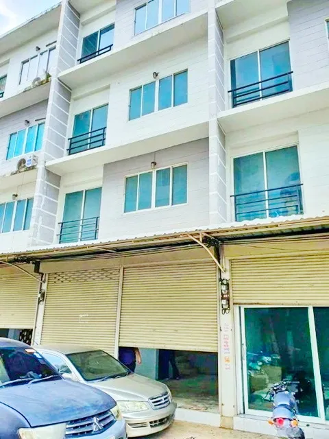 อาคารพาณิชย์ 4 ชั้น ให้เช่า หลังมุม 3 นอน 4 น้ำถ.บางกรวย-ไทรน้อย 600 ม. หลังกฟผ.สำนักงานใหญ่ MRT บางพลู 3 กม. 24 ตร.ว. 3