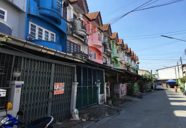 ขายทาวน์เฮ้าส์ หมู่บ้านพงษ์ศิริชัย 1 ติดถนนเพชรเกษม อำเภอกระทุ่มแบน สมุทรสาคร