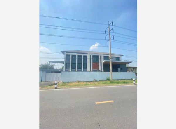 ขายอาคารพาณิชย์ 3 ชั้น 140 ตารางวา ใกล้ทางขึ้น-ลงทางด่วนบางพูน 800 เมตร พร้อมลิฟท์โดยสาร ถนนรังสิต-ปทุมธานี (346) เข้าซอย 200 เมตร ตำบลบ้านกลาง เมืองปทุมธานี