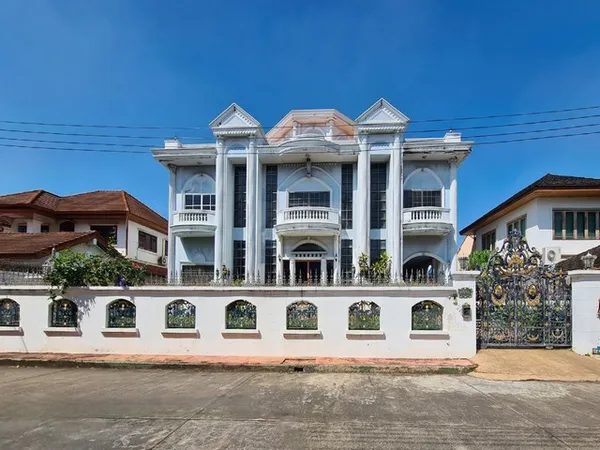 ขายด่วน บ้านเดี่ยว 3 ชั้น 215 ตรว. หมู่บ้าน ป.ธนานิเวศน์ ถนนเสนานิคม 1 ซอย 28 ใกล้ BTS เสนานิคม, ม.เกษตร