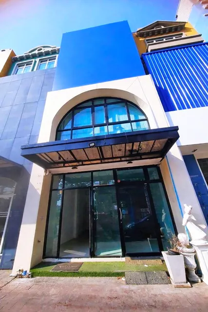 8นอน ใหญ่มาก ให้เช่าอาคารพาณชิย์ 5ชั้น BTSปุณณวิถี 600ม. บน Skywalk อุดมสุข 800ม. 26ตร.ว. 520ตร.ม.8น้ำ ไบเทค บางนา 2.4 ก