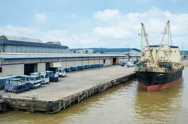 ถ.สุขุมวิท ปู่เจ้าสมิงพราย และท่าเทียบเรือให้เช่าโกดัง 1,000 ตร.ม.ติดแม่น้ำเจ้าพระยา รพ. วิภาราม สมุทรปราการ 650ม.