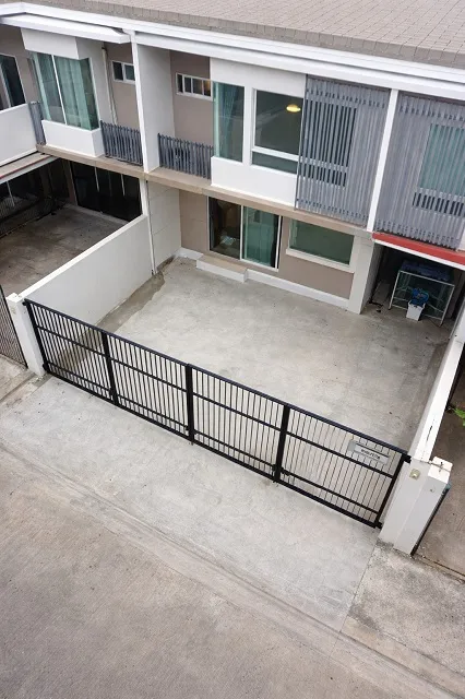 สตรีทมาร์เก็ต800ม. ดูโฮม ทูโก สาขาประชาอุทิศ 90 ทาวน์โฮม 2 ชั้นให้เช่า ฟังก์ชัน 2 นอน 3น้ำ ตลาดคู่สร้าง 25 ตร.วา.