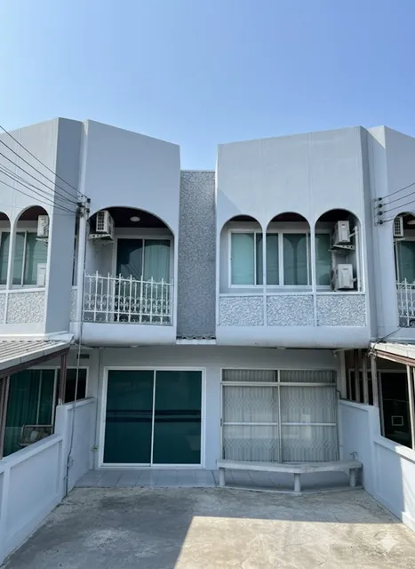 พัฒนาการ 21-25 BTSเอกมัย 2.5กม. ทองหล่อ ใหญ่มาก ทาวน์เฮาส์ 2 ชั้น 4นอน 2 น้ำ ทางด่วนพัฒนาการ 35ตร.ว. 180ตร.ม รร.นานาชาติ