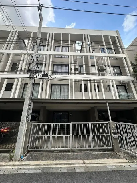 ให้เช่าทาวน์โฮม 4 ชั้น 4 ห้องนอน วาย เรซิเดนท์ สุขุมวิท 113 Y Residence Sukhumvit 113 ใกล้ BTS สำโรง ** เลี้ยงสัตว์ได้ ท