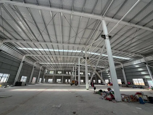 RK917 ให้เช่าโรงงาน 17,815 ตารางเมตร มีโรงงานทั้งหมด 5 แห่ง บ่อวิน ชลบุรี พื้นที่ 23 ไร่ สีม่วงลาย ขอใบ รง. ใด้