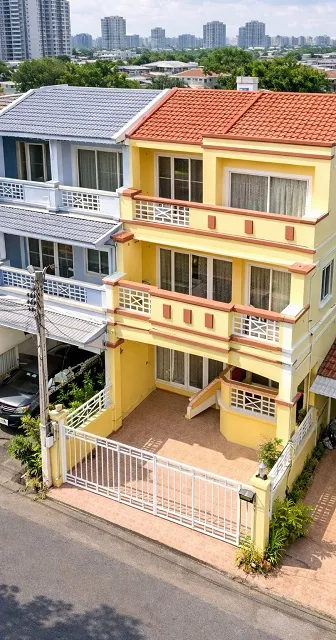 อ่อนนุช 35-41 ศรีนครินทร์20-26 ถูกที่สุดใน3โลก ARL หัวหมาก 900 ม.ทาวน์เฮ้าส์ให้เช่า 3นอน 4 น้ำ 3 ชั้น พร้อมเฟอร์ฯ เครื่อ