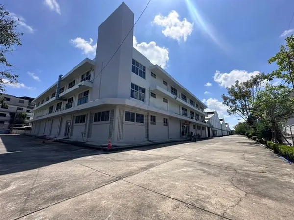 ให้เช่าโกดัง ศูนย์กระจายสินค้า 2,376 ตร.ม. ถนนเทพารักษ์ ใกล้รถไฟฟ้าสายสีเหลือง สถานีทิพวัล เหมาะทำโชว์รูมรถยนต์ คลังสินค