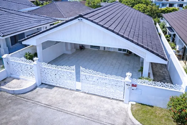 โรงเรียนนวมินทราจินุทิศ 450 ม.ใกล้ MRTสัมมากร 900ม 52 ตร.ว. 202ตร.ม .รามคำแหง110-112 บ้านเดี่ยวชั้นเดียวให้เช่า 3นอน 2น้