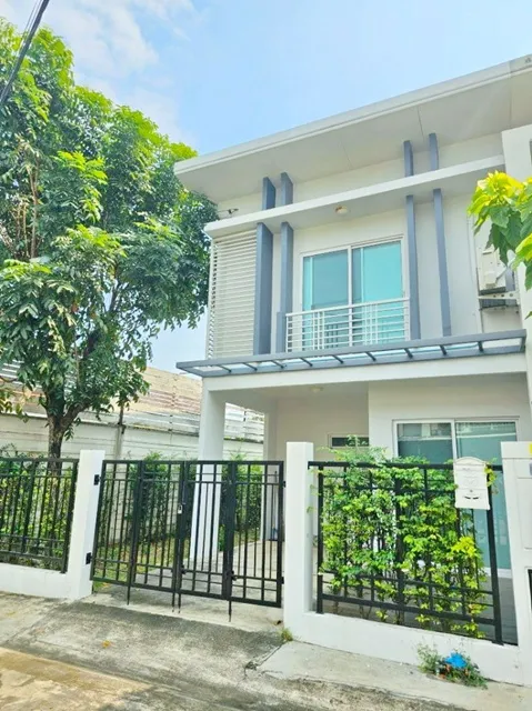 ตลาดพระราม 5 500 ม. วัดสิงห์ บนถนนนครอินทร์ ทาวน์โฮมให้เช่า 2 ชั้น 3 นอน 2 น้ำ ใและถนนนครอินทร์ 25 ตร.วา. 200 ตร.ม หลังร