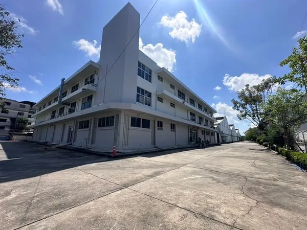 ให้เช่าโกดังมีหลายขนาด ใกล้ทางด่วนกาญจนาภิเษก 3.6 กม. ติดถนนเทพารักษ์ ใกล้ถไฟฟ้าสายสีเหลืองสถานีทิพวัล และ ศรีเทพา