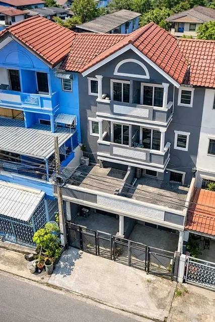 ทาวน์เฮ้าส์ให้เช่า 6นอน 4น้ำ 4ชั้น ประชาอุทิศ 70-76 โลตัส ประชาอุทิศ 900 ม. 18 ตร.วา. 280 ตร.ม.