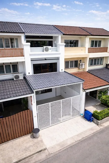 ลาดพร้าว 107-111 MRTบางกะปิ 500ม. ให้เช่าทาวน์เฮาส์ 3 ชั้น 3นอน 2 น้ำ รพ.เวชธานี ใกล้เดอะมอลล์บางกะปิ 800 ม. 18 ตร.วา. 2