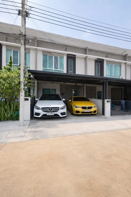 บิ๊กซี เคหะร่มเกล้า 1.2 กม. เช่าทาวน์โฮม 2 ชั้น 4นอน รามคำแหง 156-158 ซอยมิสทีน 2น้ำ 22 ตร.ว. 170 ตร.ม. จอดรถ 2 คัน เฟอร