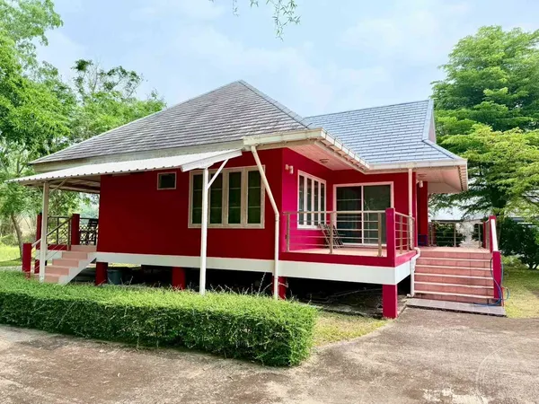 ขายบ้านพร้อมที่ดินแปลงสวย ทำเลทอง ติดถนนใหญ่ จังหวัดเชียงราย